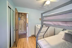 Lakefront Wisconsin Cottage w/ Dock & Hot Tub! - Interiör