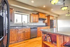 Rustic Bryce Canyon Home w/ Deck on Sevier River! - Intérieur