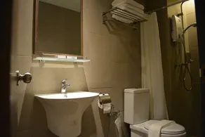 Go Hotel - Bathroom