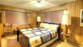 Scenic Wonders Papa Bear Cabin 3 bedroom - Room