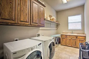 4 Mi to Grapevine Lake: Texas Home w/ Media Room - Interiör