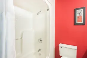 Ramada by Wyndham Springfield North - Salle de bain