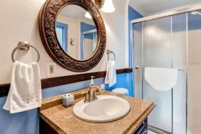 'Astoria Painted Lady' Historic Apt w/ River View! - Badeværelse
