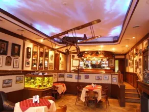 Sky High Hotel Airport 200 meters from the terminal - Restaurant