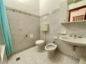Großzügige Villa mit Garten und Pool - Badezimmer