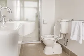 Somerset Hotel - Baño
