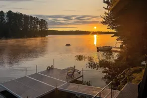 Dock & Views! Lakeside Family Escape in Wilton - Parte interna