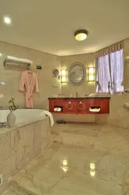 Citic Ningbo International Hotel - Bathroom