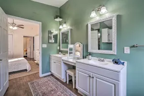 Gray Home w/ View of Boone Lake + Fire Pit! - Interiör