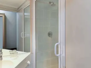 StayEasy Century City - Bathroom