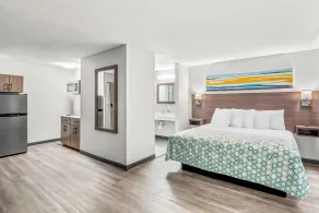 HomeTowne Studios by Red Roof Southfield - Habitación