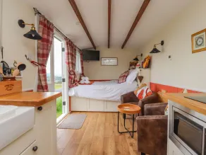 The Journeyman Luxury Shepherds Hut - Room