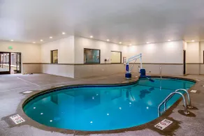 Comfort Suites Wooster near University Campus - Piscine