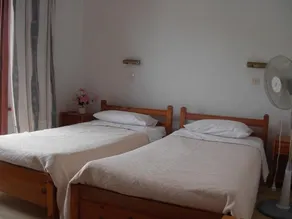 Harrys bar & apartments - Room