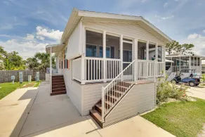4 Mi to Fort Myers Beach: Home w/ Resort Perks! - Intérieur