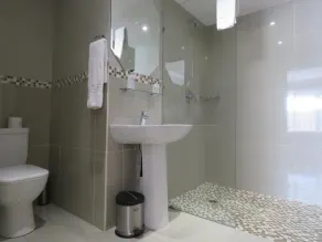 Abiento Guesthouse - Bathroom