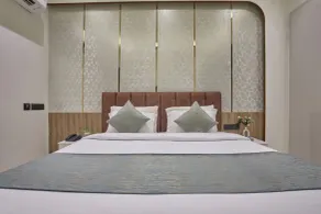 Hotel Golden Place 325E I Near Medanta Hospital I Best For Medical , Couples And corporate - Chambre
