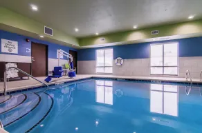 Holiday Inn Express & Suites - Atchison by IHG - Piscina