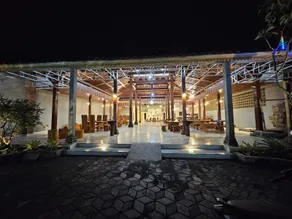 Omah Joglo Bugis Guest House Syariah Cafe & Resto - Restaurante