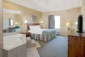 Days Inn by Wyndham Downtown St. Louis - Room