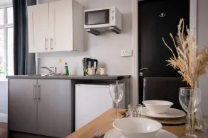 Coasters Holiday Apartments - Chambre