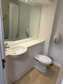 The Willen Lodge Hotel - Bathroom