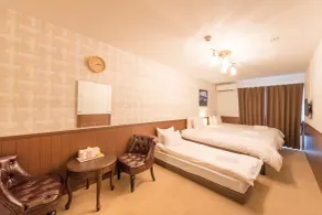 Floral Green Maple House - Room