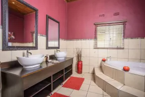 Abangane Guest Lodge - Bad