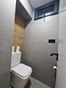 Renovated 3 Bedroom Apartment with Balcony Lift and AC - Bad