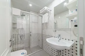 DAM HOTEL LARA - Bathroom