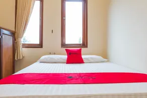RedDoorz near Pasar Pagi 2 by Cassana - Room