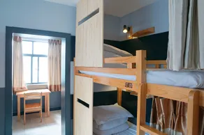 Kunming Upland International Youth Hostel ,near the city center ,2 mins walk to the subway, 2 mins walk to the Green Lake, Close to Yuan tong Temple, Old street, Yunnan University, convenient payment and visa cards are accepted - Room