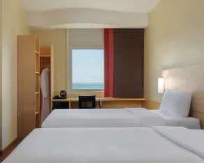 Ibis Yanbu - Room