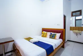 RedDoorz near Alun Alun Wonosobo 2 - Rom