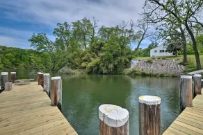 2 Mi to Lighthouse: Waterfront Home w/ Dock! - Intérieur