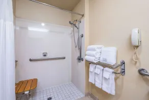 Red Lion Inn & Suites Goodyear Newly Renovated - Salle de bain