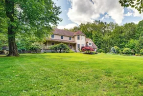 Serene Hudson Valley Escape w/ Pool & Grill - Interiör