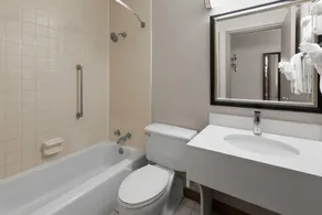 Days Inn by Wyndham Cambridge - Salle de bain