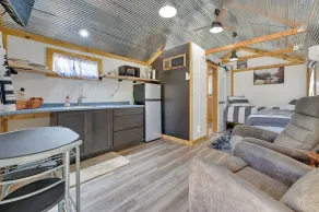 Iowa Tiny Cabin Near Pine Lake State Park - Intérieur