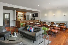 Le Parc at Melrose - Restaurant