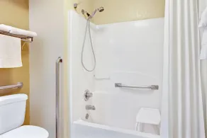 Days Inn & Suites by Wyndham Stockbridge South Atlanta - Badezimmer
