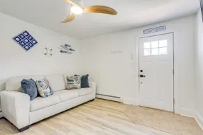 Walk to Beach: Somers Point Apartment! - Interiör