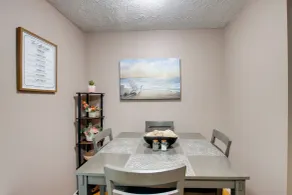 5 Mi to Downtown Davenport! Townhome w/ Patio - Interior