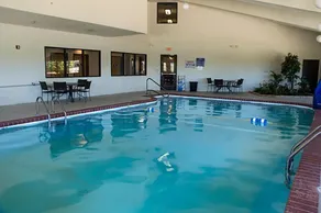 Greenlight Inn & Suites St James - Piscine