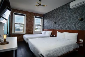 H by H Hospitality - Chambre