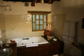 Hotel Na Bolom - Deep soaking bathtub