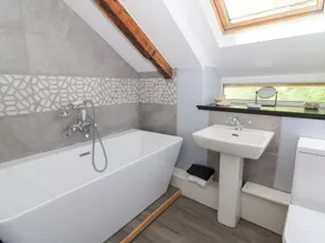 Loft Apartment - Bathroom