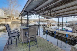 Lake Ozarks Home w/ Deck, Dock & Hot Tub - Interiør