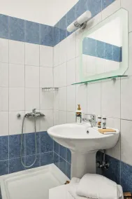 Staikos Apartments - Bathroom