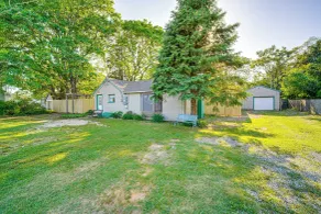 Pet-friendly Little Egg Harbor Home w/ Fenced Yard - Intérieur